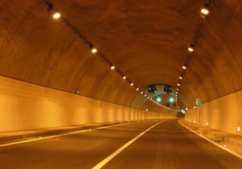 青岛隧道挡水堵漏工程完工